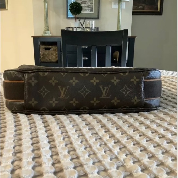 LOUIS VUITTON Beaubourg Messenger Bag Monogram Canvas - Picture 6 of 14